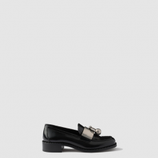 [PRADA-프라다] 메탈 디테일이 돋보이는 브러시드 가죽 로퍼 1D